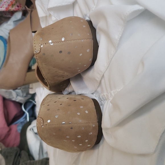 Shoes - Picture 3 of 8